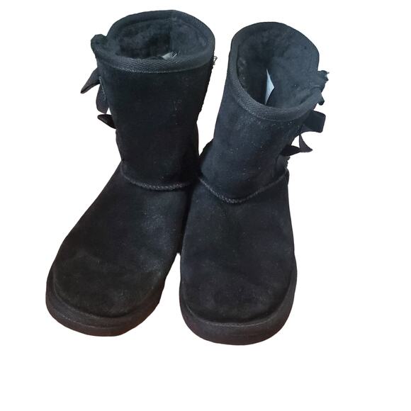 Koolaburra UGG K Victoria Bow Short Girls Boots Black Suede 1019372 Girls Size 4 - Picture 3 of 14